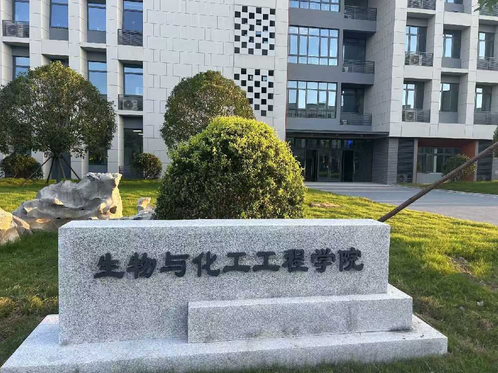 彭州市扬州职业大学体育场高杆灯项目